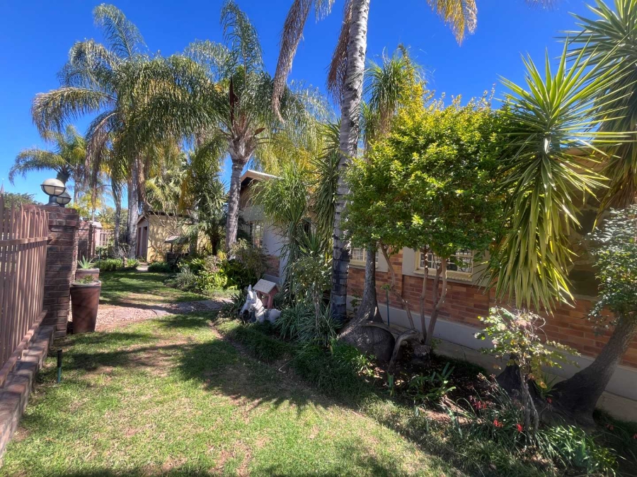 4 Bedroom Property for Sale in Kanoneiland Northern Cape